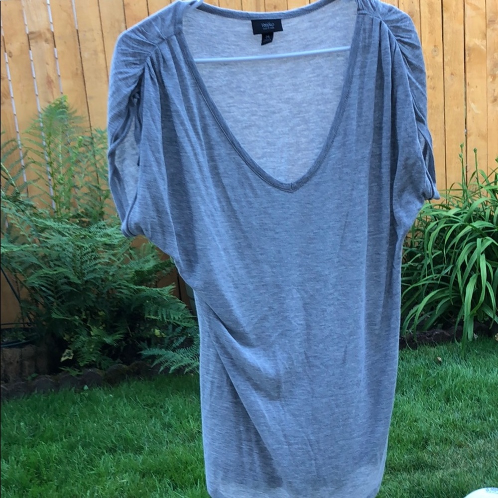 V-neck t-shirt